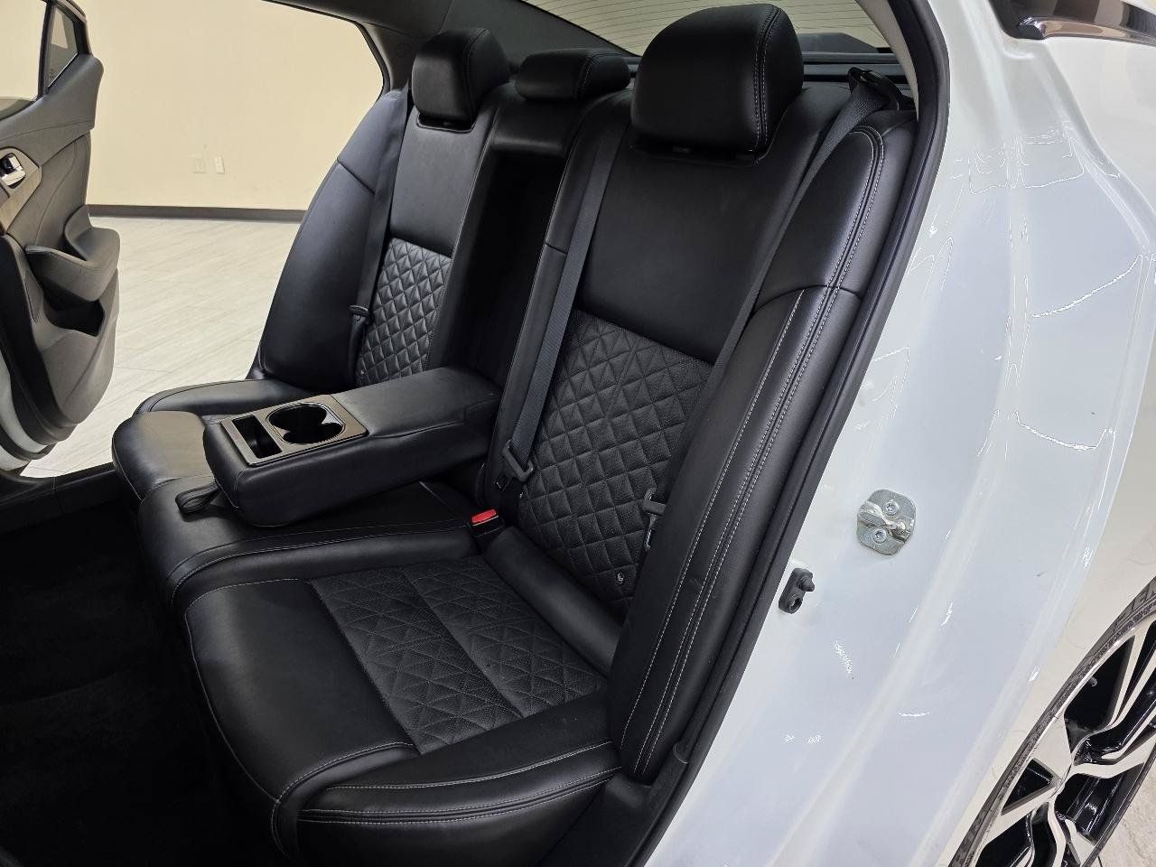 Used 2017 Nissan Maxima Platinum w/ Interior Lighting Package FWD image 23