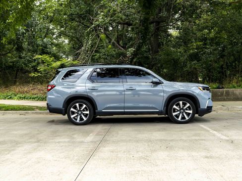 Certified 2025 Honda Pilot Touring image 10