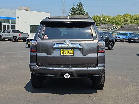 Used 2013 Toyota 4Runner SR5 AWD/4WD image 8