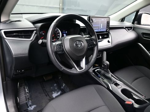 Used 2022 Toyota Corolla Cross LE image 12