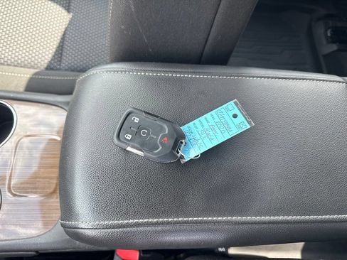 Used 2020 GMC Acadia SLE w/ LPO, Floor Liner Package FWD image 33