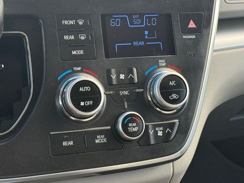 Used 2017 Toyota Sienna LE image 20
