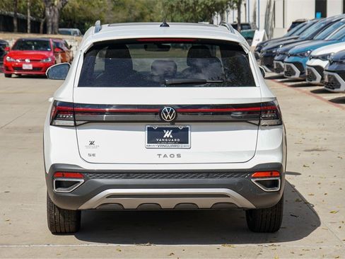 New 2025 Volkswagen Taos SE image 7