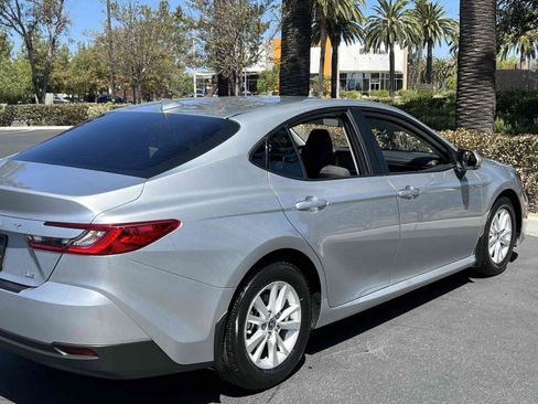 Used 2025 Toyota Camry LE w/ Convenience Package FWD image 41