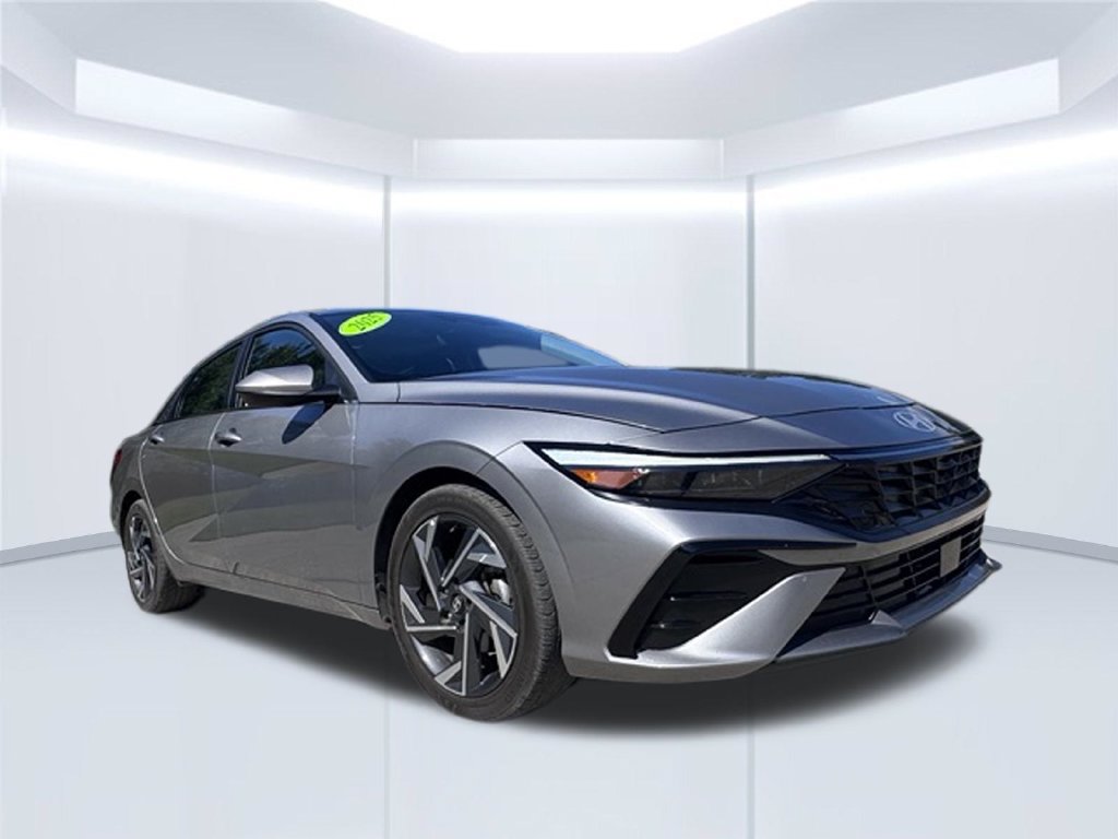Used 2025 Hyundai Elantra SEL FWD image 5