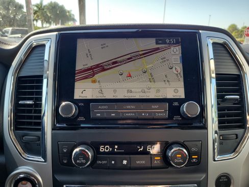 Used 2020 Nissan Titan SL w/ Moonroof Package image 10