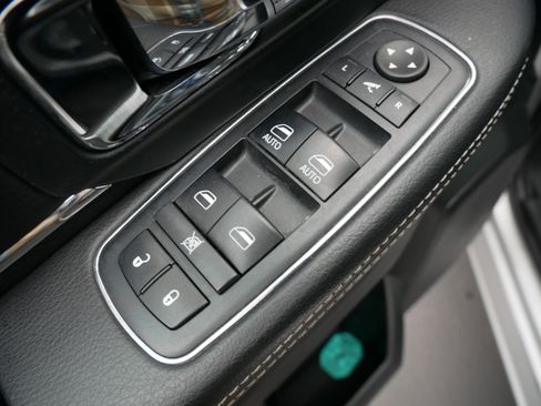 Used 2017 RAM 1500 Laramie image 19