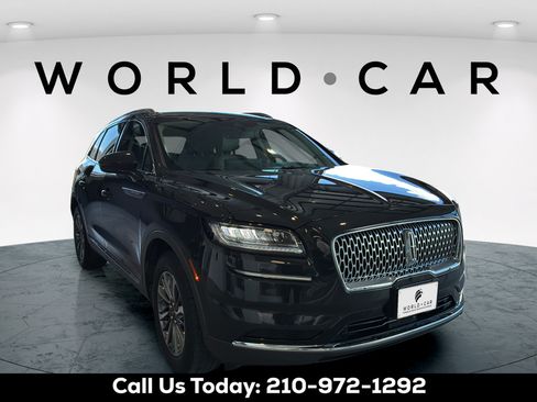 Used 2022 Lincoln Nautilus FWD w/ Premium Package image 2