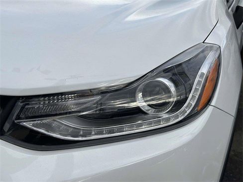 Certified 2022 Chevrolet Trax LT w/ Sport Edition image 6