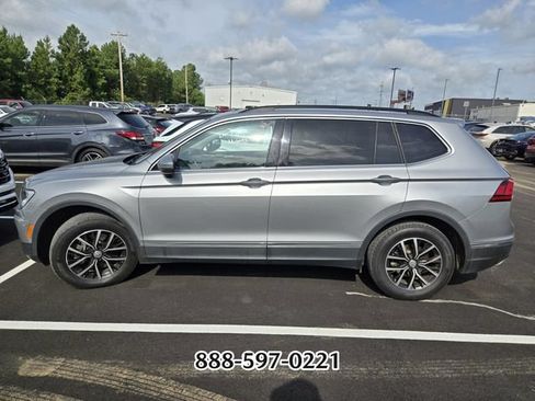 Used 2021 Volkswagen Tiguan SE w/ Panoramic Sunroof Package FWD image 2