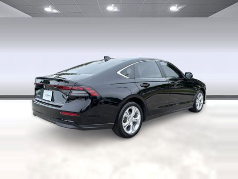 Used 2025 Honda Accord LX image 9
