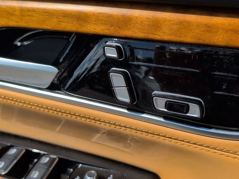 Used 2022 Jeep Grand Wagoneer Series III AWD/4WD image 29