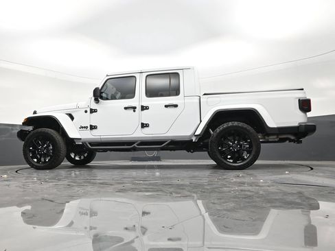 Used 2025 Jeep Gladiator Sport AWD/4WD image 22