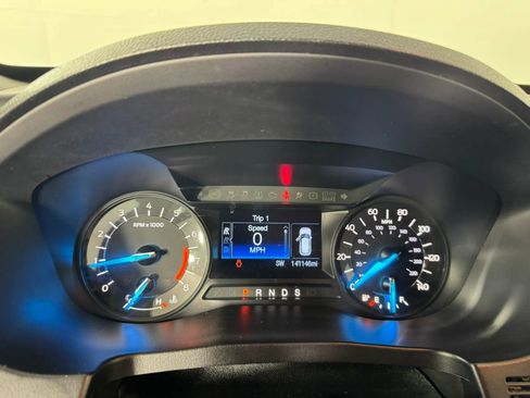 Used 2017 Ford Explorer XLT w/ Class II Trailer Tow Package AWD/4WD image 14