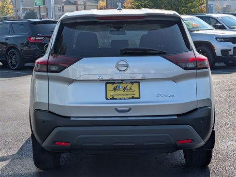 Used 2023 Nissan Rogue SV image 5