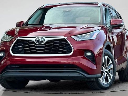 Used 2020 Toyota Highlander XLE FWD image 46