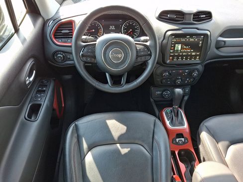 Certified 2022 Jeep Renegade Trailhawk AWD/4WD image 11