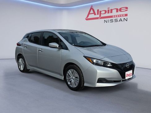 Used 2025 Nissan Leaf S image 7