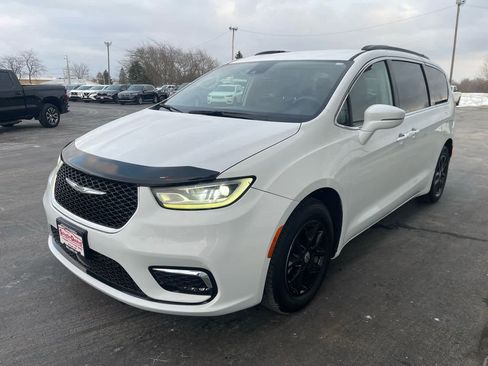 Used 2022 Chrysler Pacifica Touring-L FWD image 8