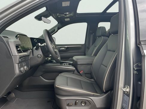 New 2026 Chevrolet Suburban Premier RWD image 17