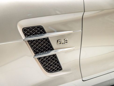 Used 2012 Mercedes-Benz SLS AMG Roadster image 29