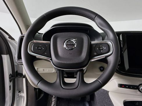 Certified 2026 Volvo XC40 B5 Plus w/ Protection Package Premier AWD/4WD image 11