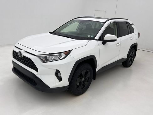 Used 2019 Toyota RAV4 XLE w/ All Weather Liner Package AWD/4WD image 4