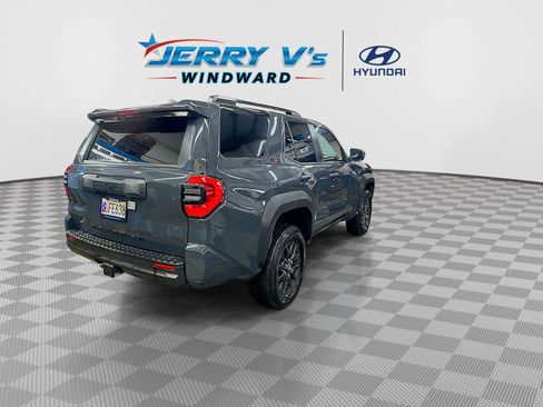 Used 2025 Toyota 4Runner SR5 AWD/4WD image 8