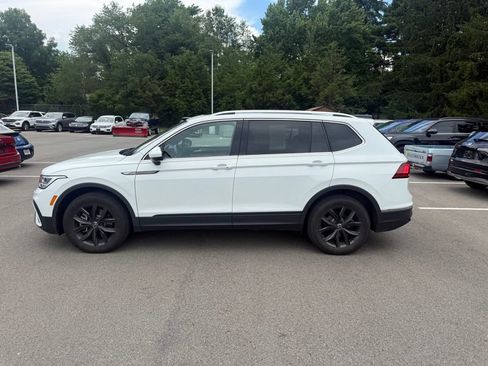 Used 2024 Volkswagen Tiguan SE AWD/4WD image 10