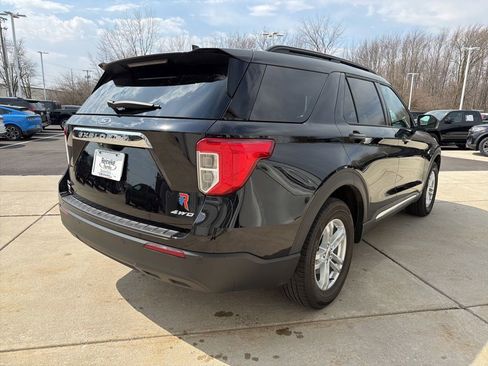 Used 2023 Ford Explorer XLT image 5