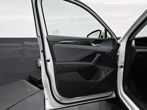 New 2026 Volkswagen Tiguan SE FWD image 21