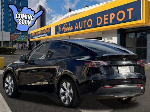 Used 2023 Tesla Model Y AWD image 3