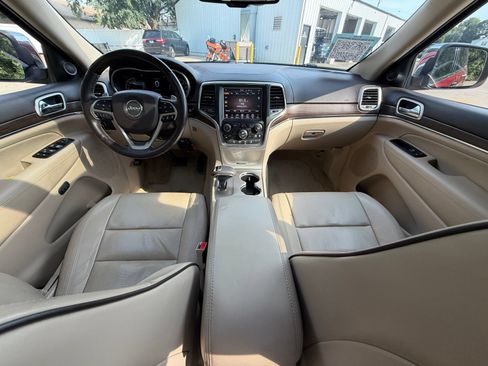 Used 2014 Jeep Grand Cherokee Overland w/ Advanced Technology Group AWD/4WD image 19