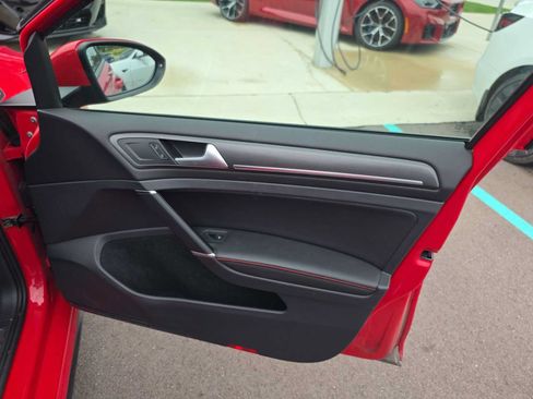 Used 2019 Volkswagen GTI SE FWD image 25