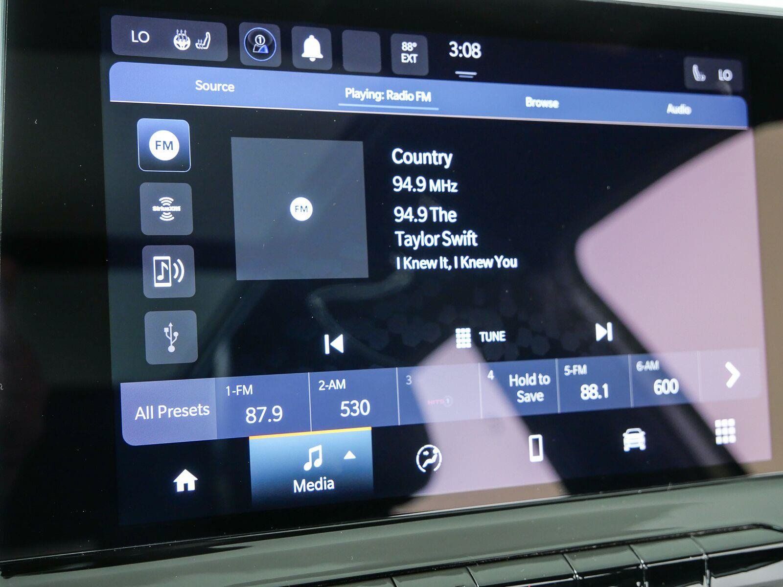 Used 2023 Jeep Compass Latitude w/ Sun and Sound Group AWD/4WD image 16