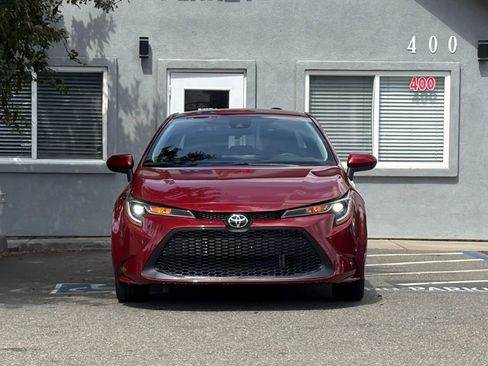 Used 2022 Toyota Corolla LE FWD image 2