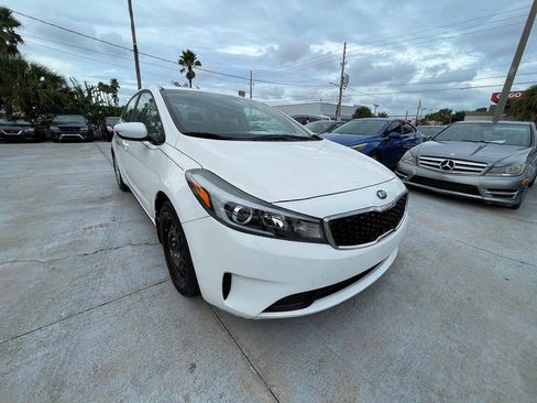 Used 2018 Kia Forte LX FWD image 3