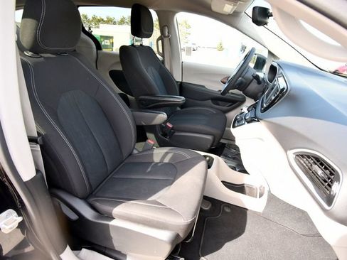 Used 2024 Chrysler Voyager LX FWD image 18