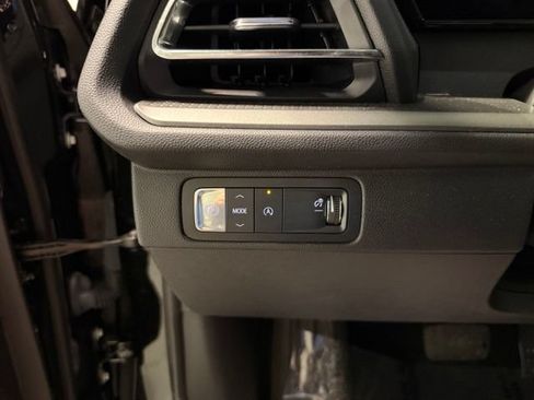 Certified 2026 Chevrolet Traverse LT w/ Driver Confidence Package FWD image 18