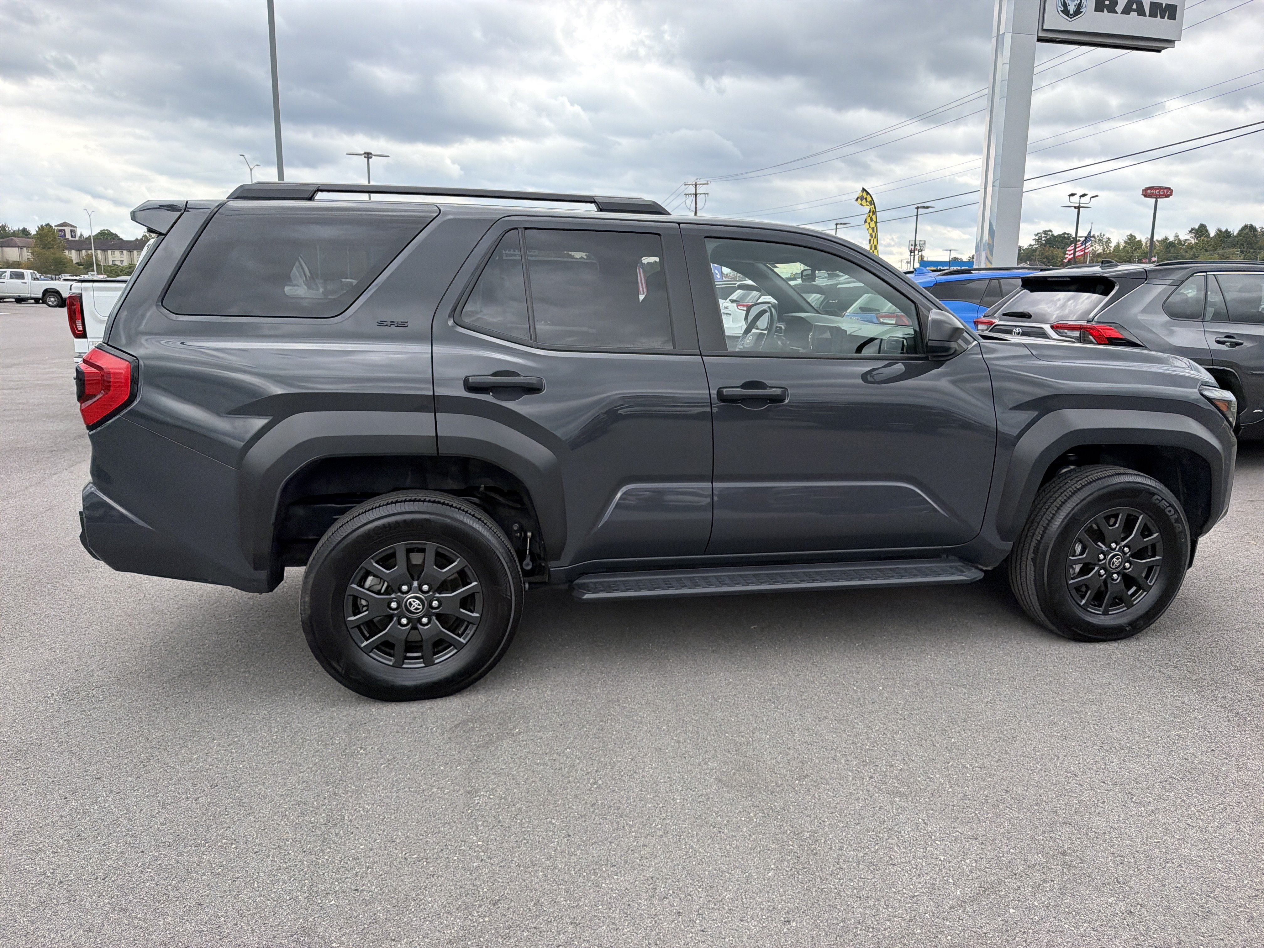Used 2025 Toyota 4Runner SR5 AWD/4WD image 5