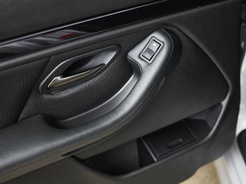 Used 2003 BMW M5 RWD image 96