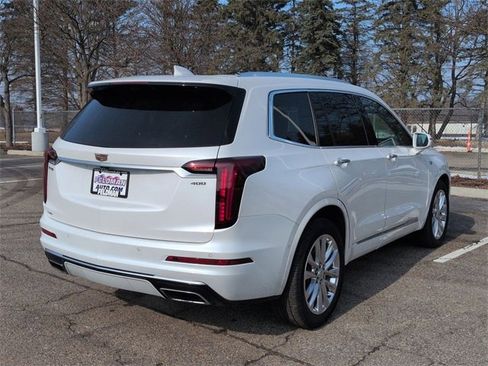 Used 2020 Cadillac XT6 Premium Luxury image 3