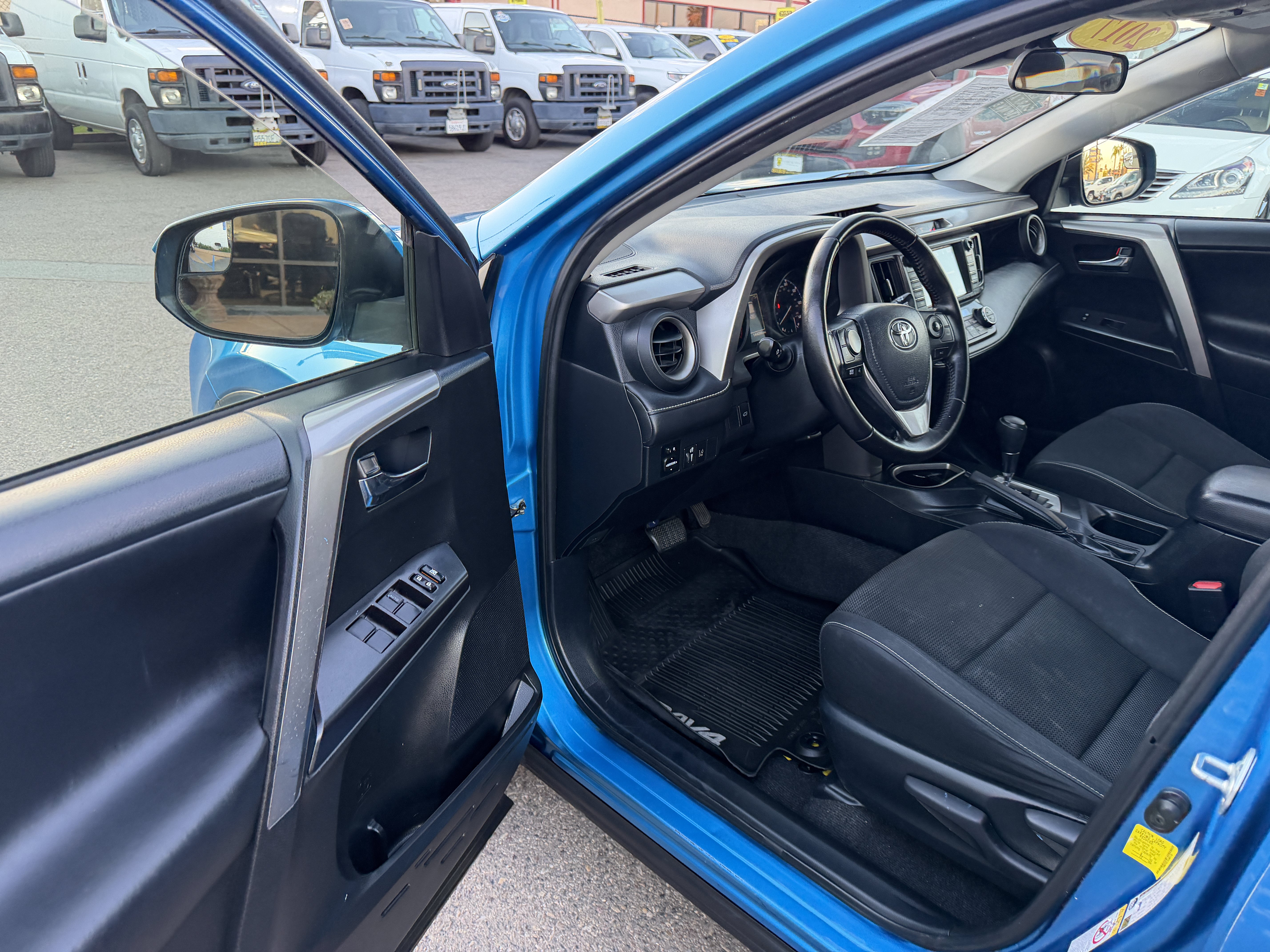 Used 2017 Toyota RAV4 XLE w/ Preferred Accessory Package FWD image 14