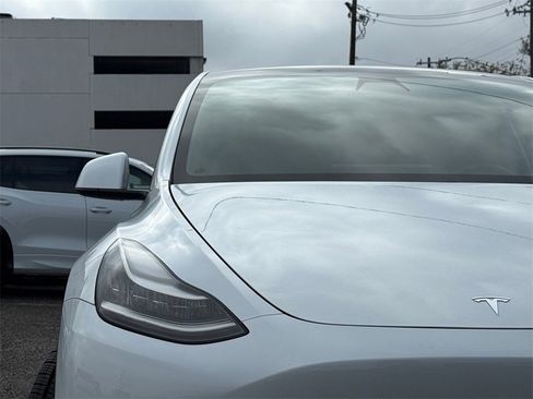 Used 2021 Tesla Model Y Long Range image 3