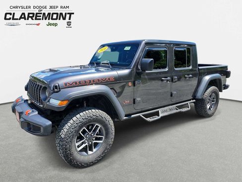 Used 2024 Jeep Gladiator Mojave w/ Convenience Group AWD/4WD image 1