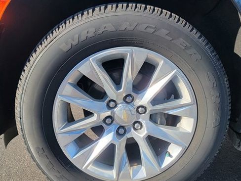 Used 2021 Chevrolet Suburban Premier w/ Premium Package image 10