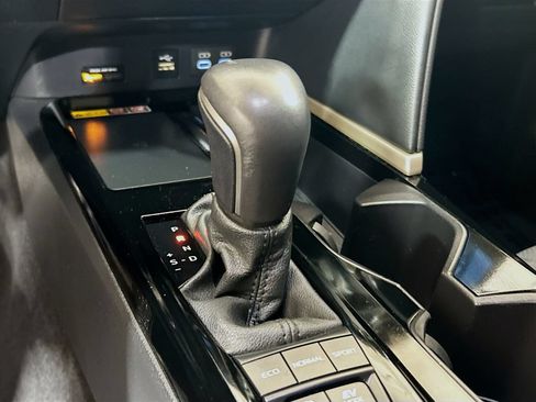 Used 2025 Toyota Camry XSE FWD image 14