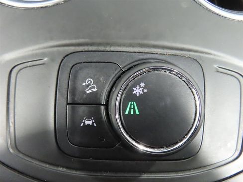 Used 2023 GMC Terrain SLE FWD image 28