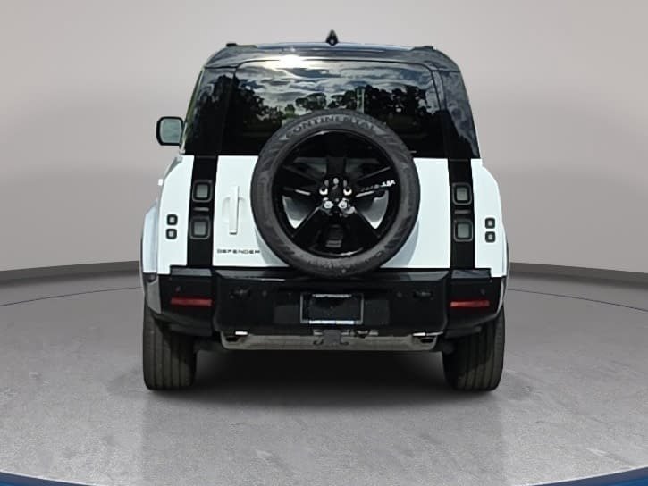 New 2026 Land Rover Defender 130 X-Dynamic SE AWD/4WD image 5