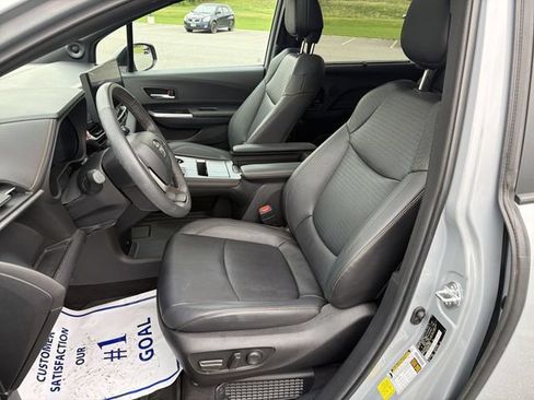 Used 2025 Toyota Sienna XLE Woodland Edition AWD/4WD image 20